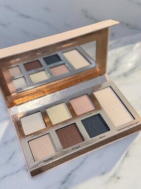 It Cosmetics NEW Naturally Pretty Matte Luxe Transforming Eyeshadow Palette